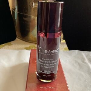 Vine Vera Resveratrol Skin Care Shiraz Instentic Serum 30ml/1oz - New In Box